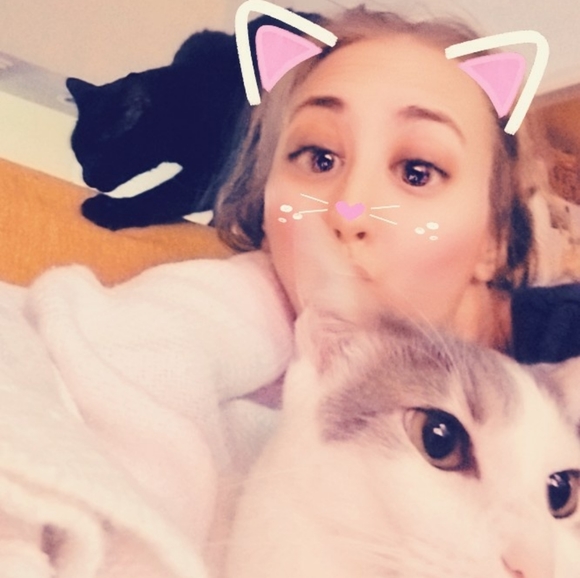 Meet your Posher, Hilary - Picture 1 of 1